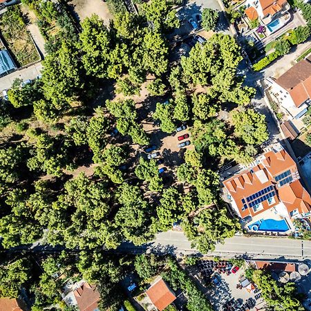 Hotel Sol Bol Bagian luar foto