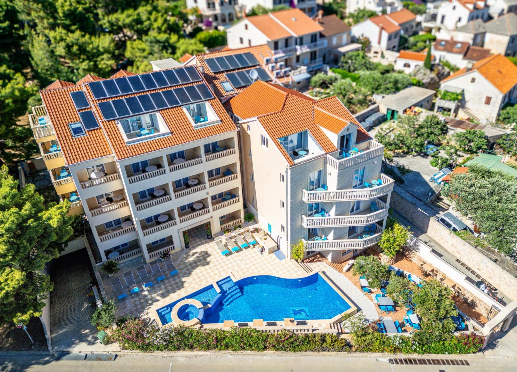 Hotel Sol Bol Bagian luar foto