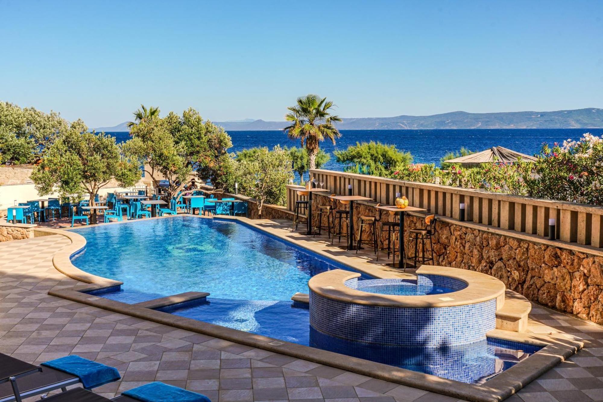 Hotel Sol Bol Bagian luar foto