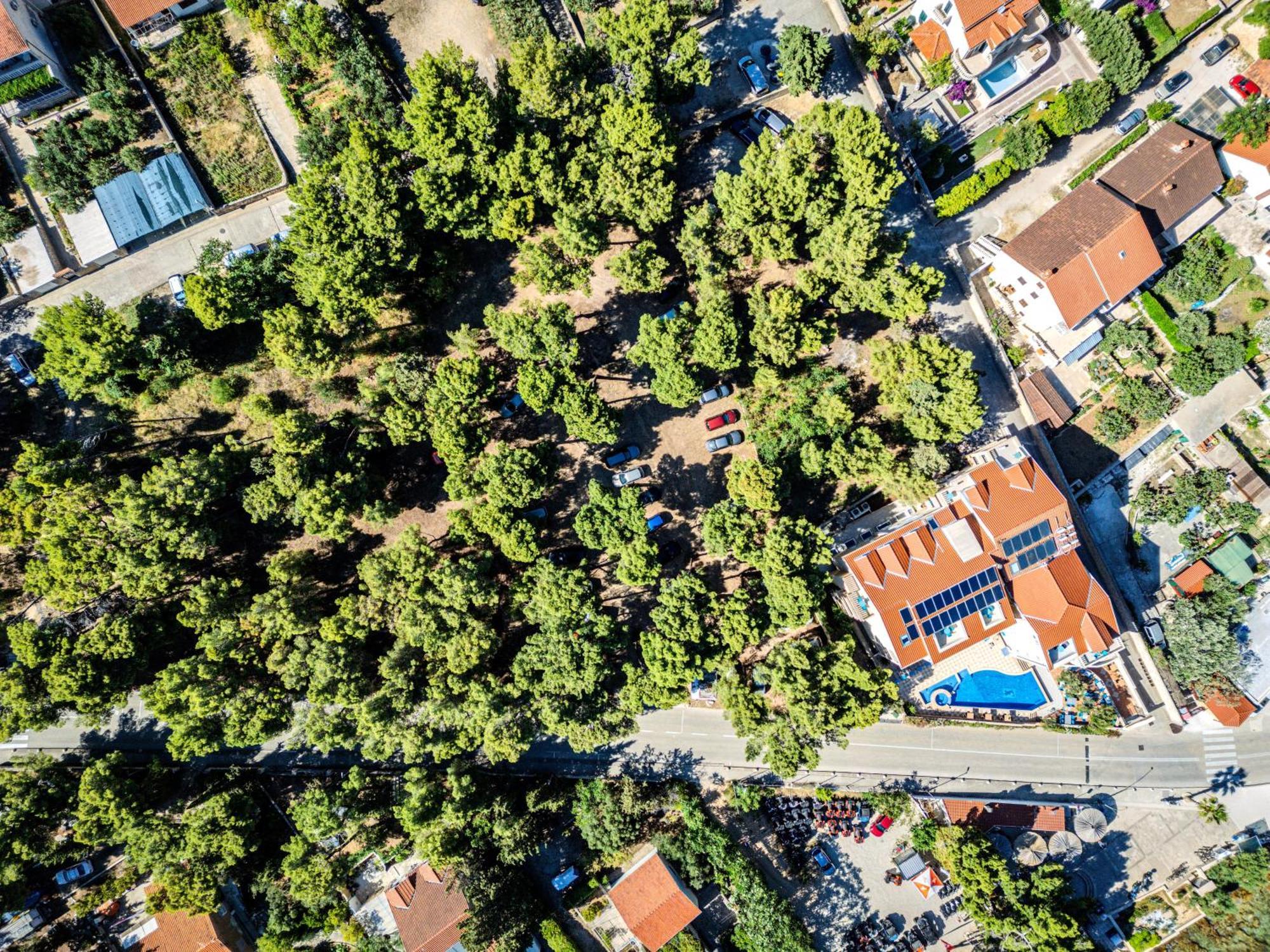 Hotel Sol Bol Bagian luar foto