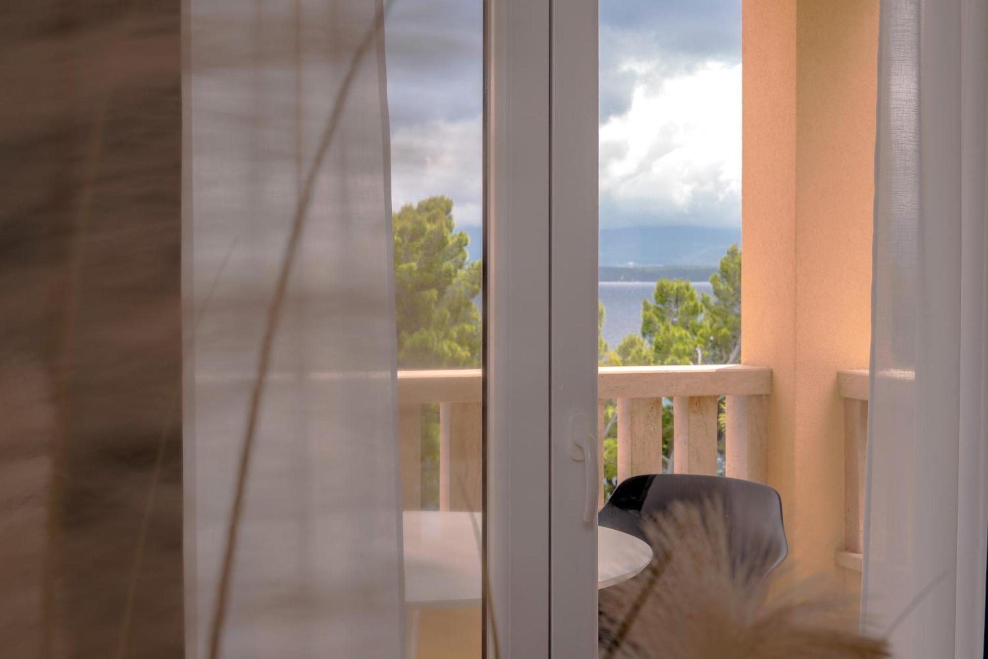 Hotel Sol Bol Bagian luar foto