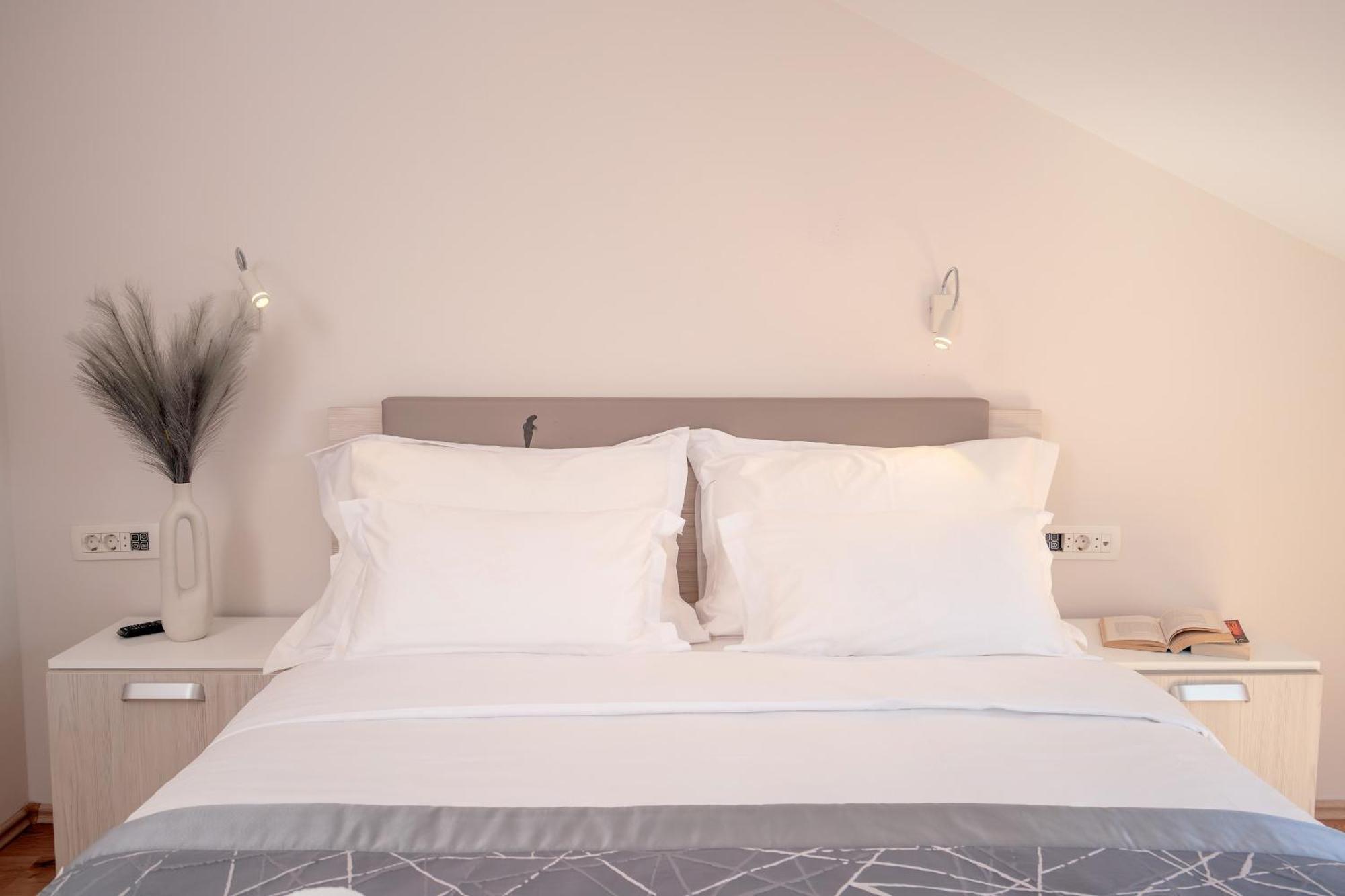 Hotel Sol Bol Bagian luar foto