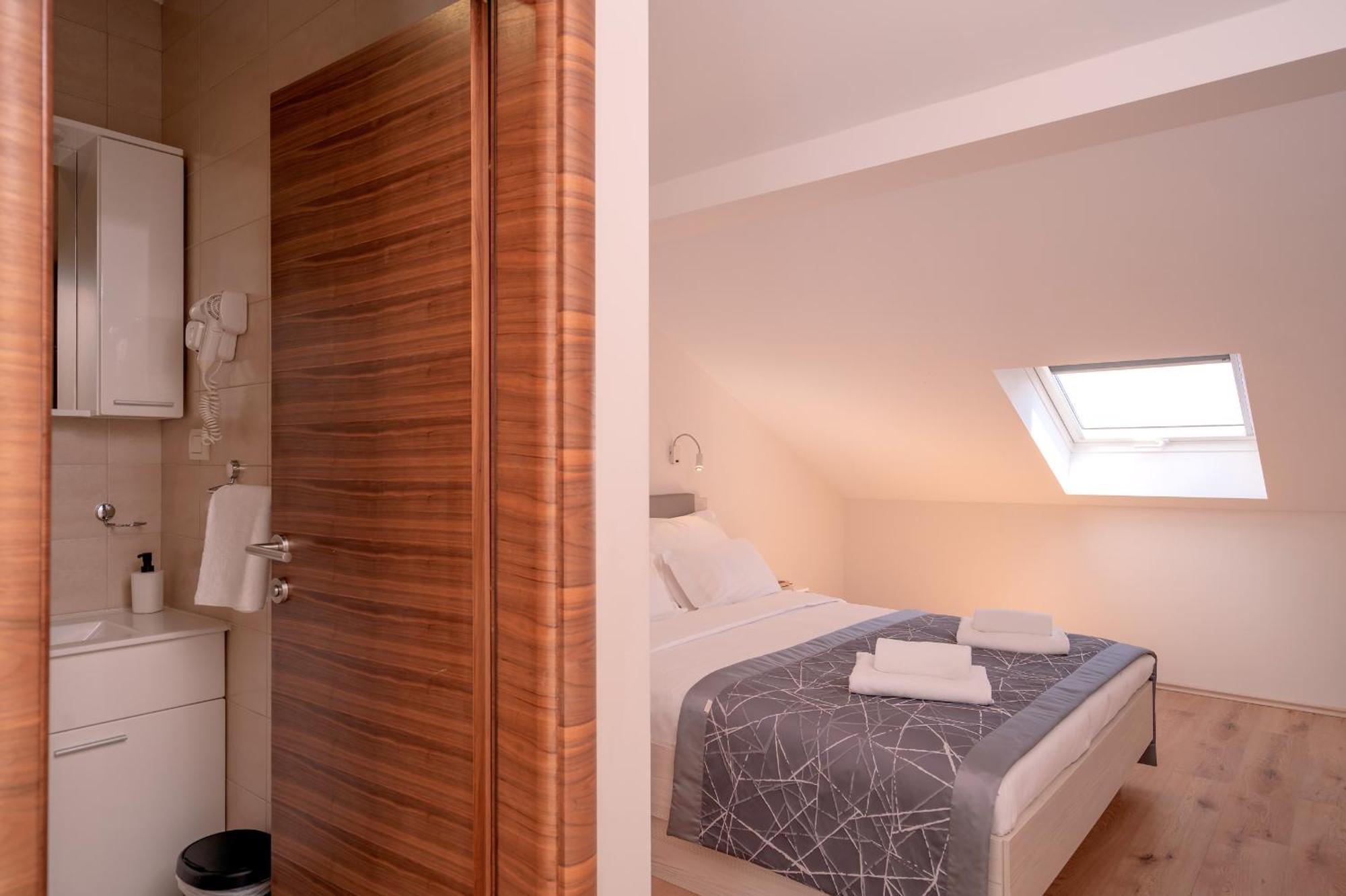 Hotel Sol Bol Bagian luar foto