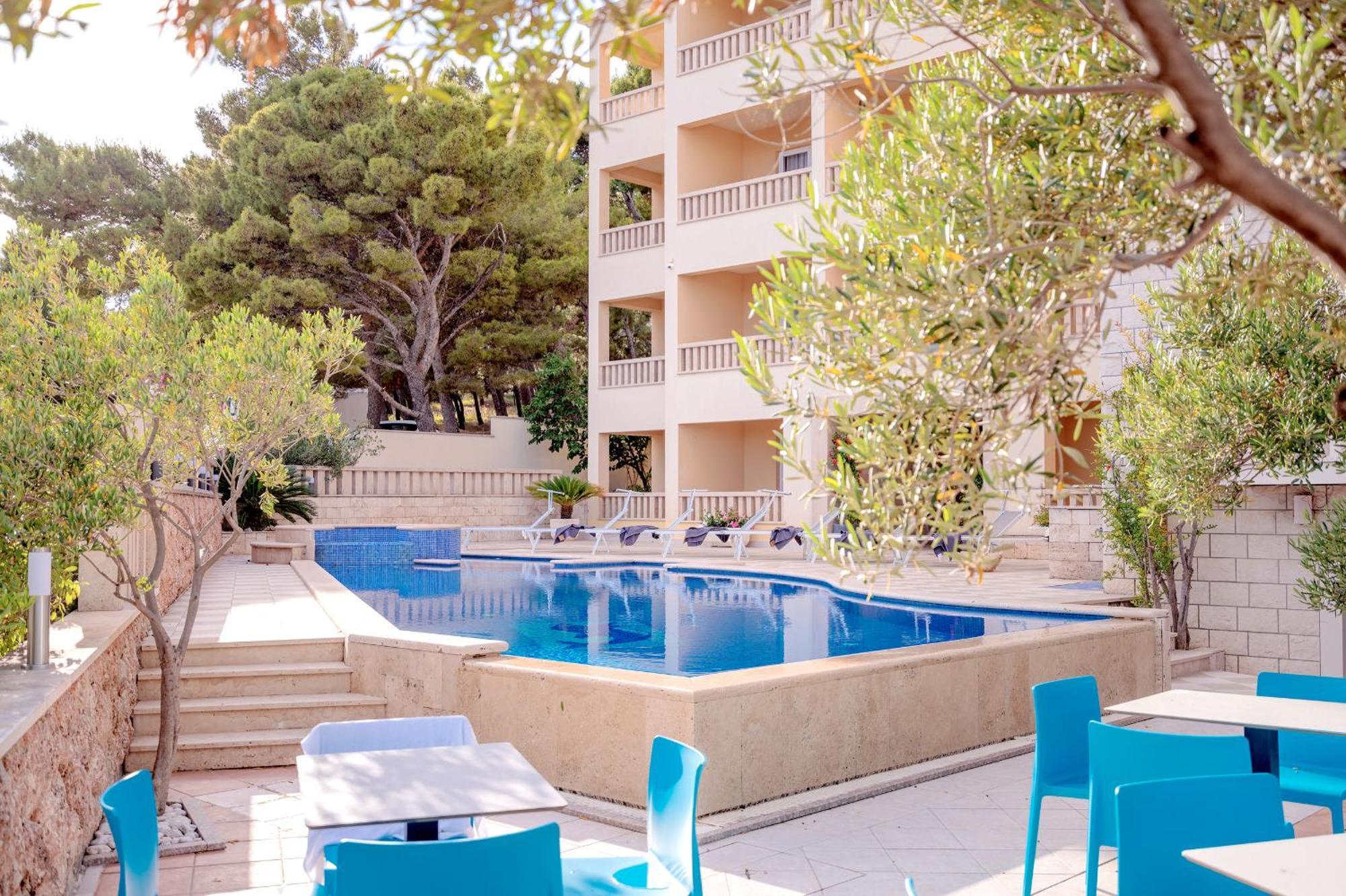 Hotel Sol Bol Bagian luar foto