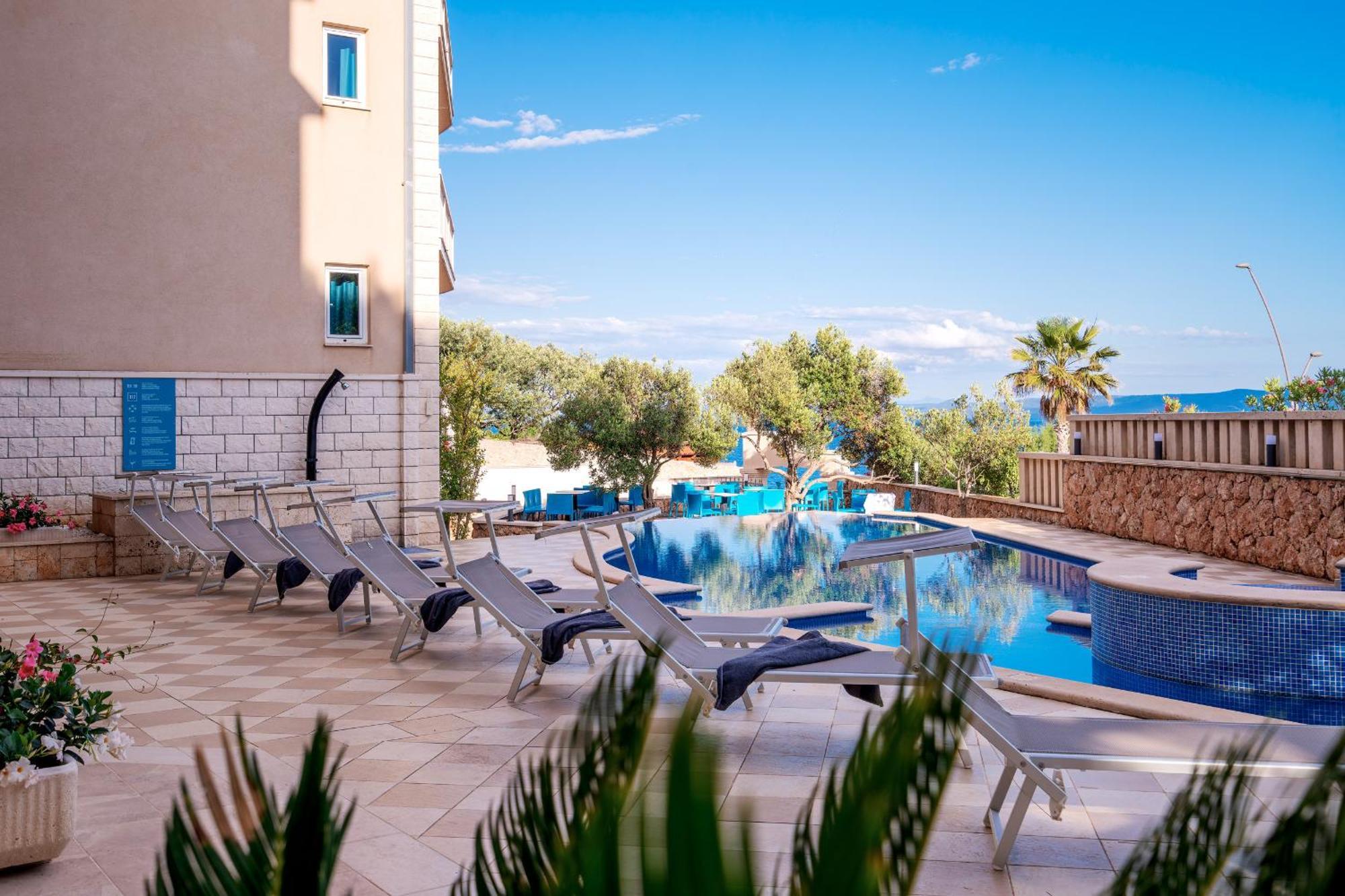 Hotel Sol Bol Bagian luar foto